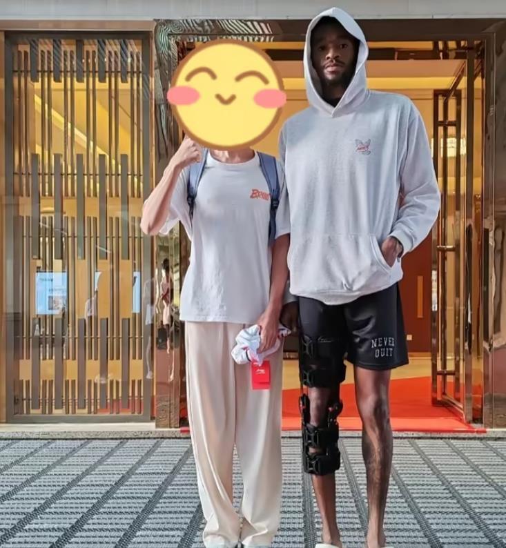 开云体育app下载-季后赛还未开始，萨林杰已经找好下家；萨姆纳膝盖伤势严重